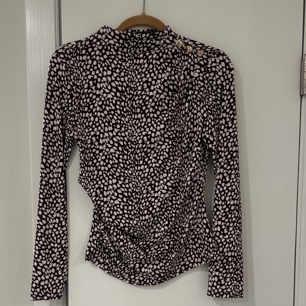 Elegant Black and White Patterned Long Sleeve Top